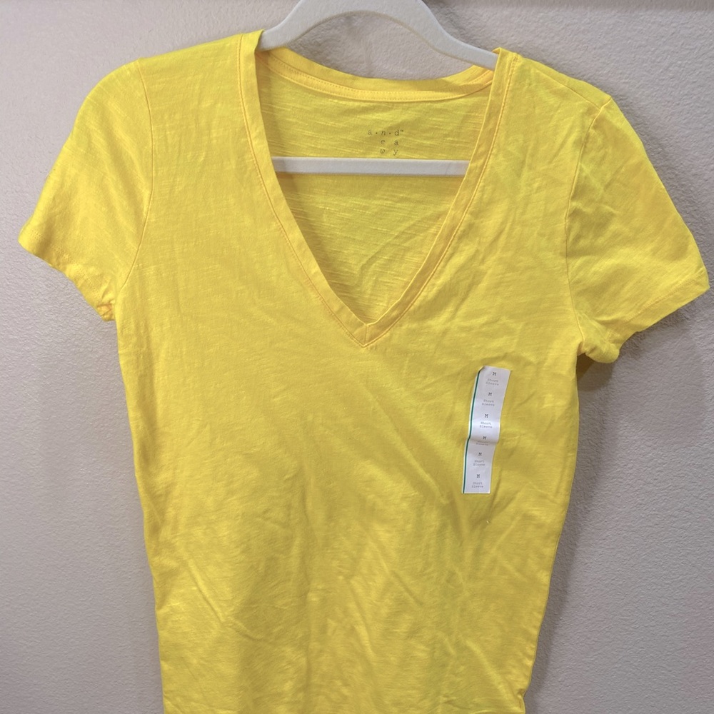 NWT a new day tshirt. Size M.